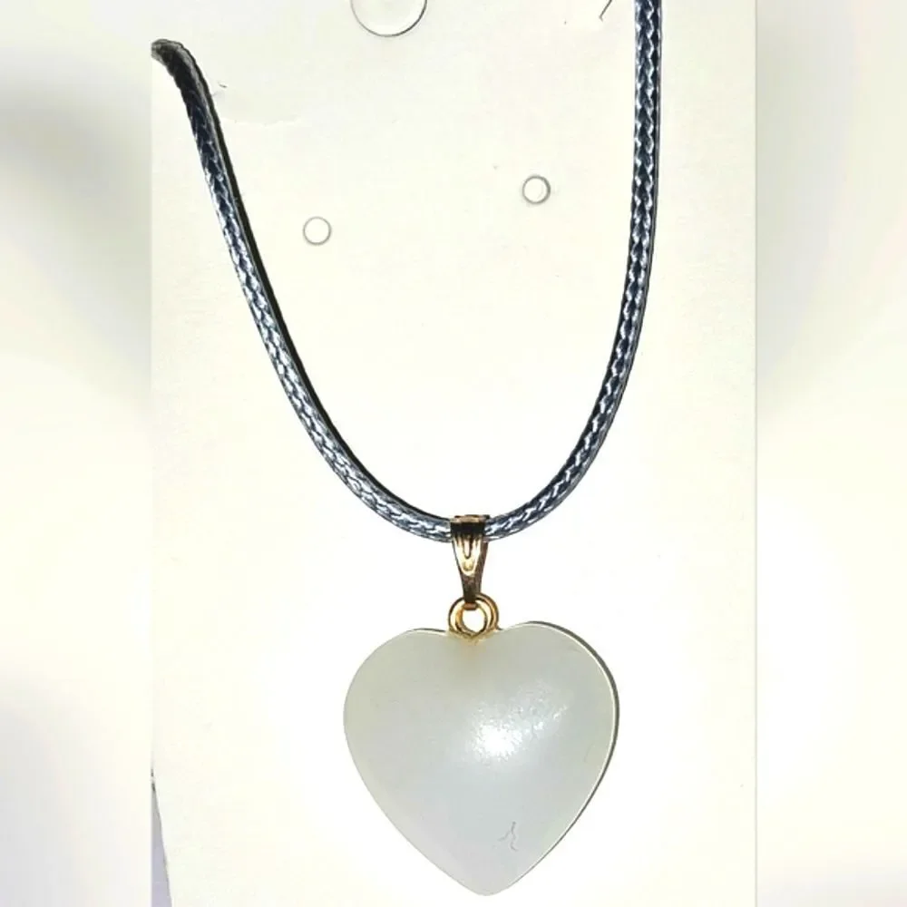 Vintage Beautiful Glass Heart Necklace For Adults And Kids